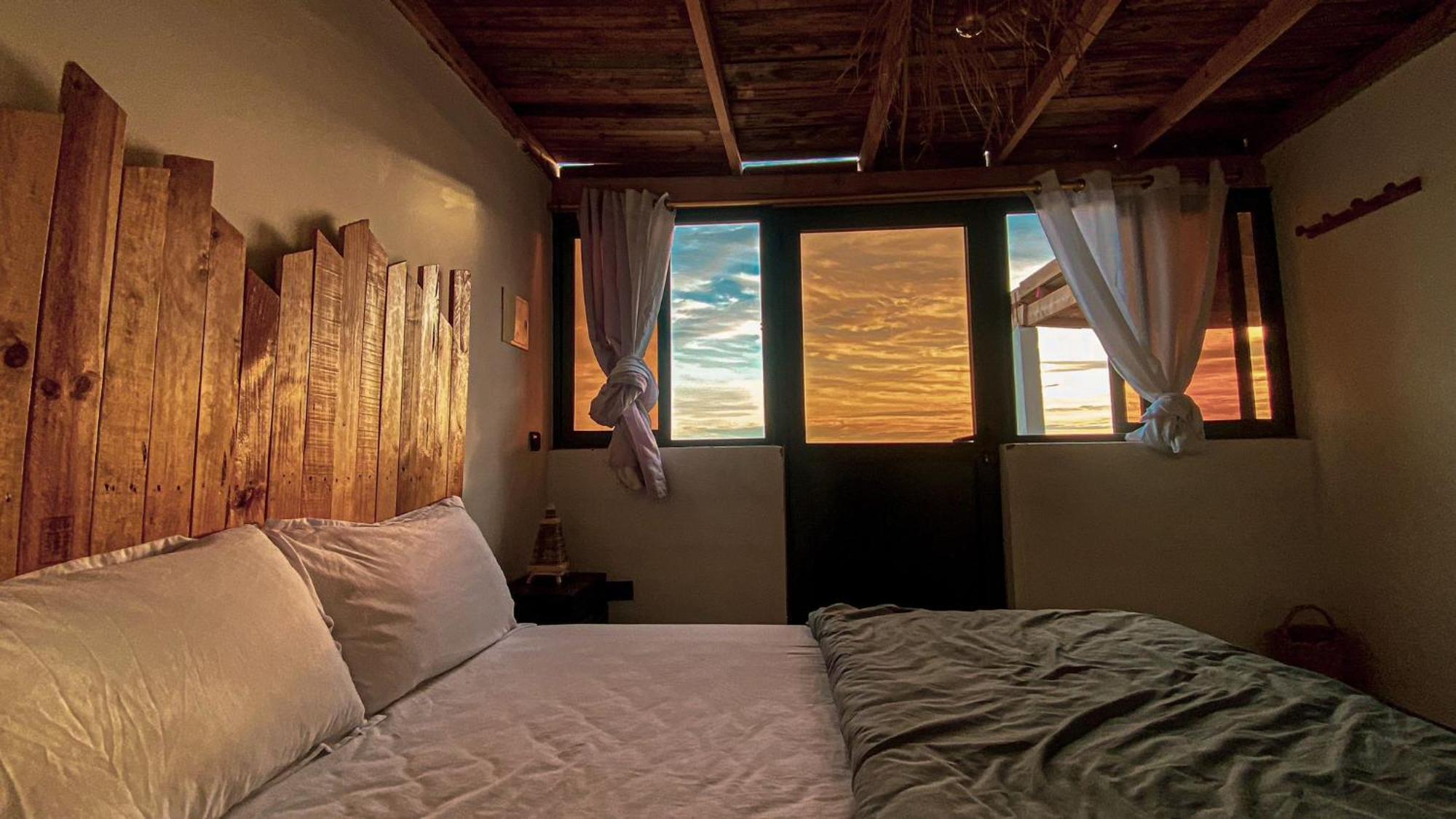 Hostal El Faro Surfstay *
